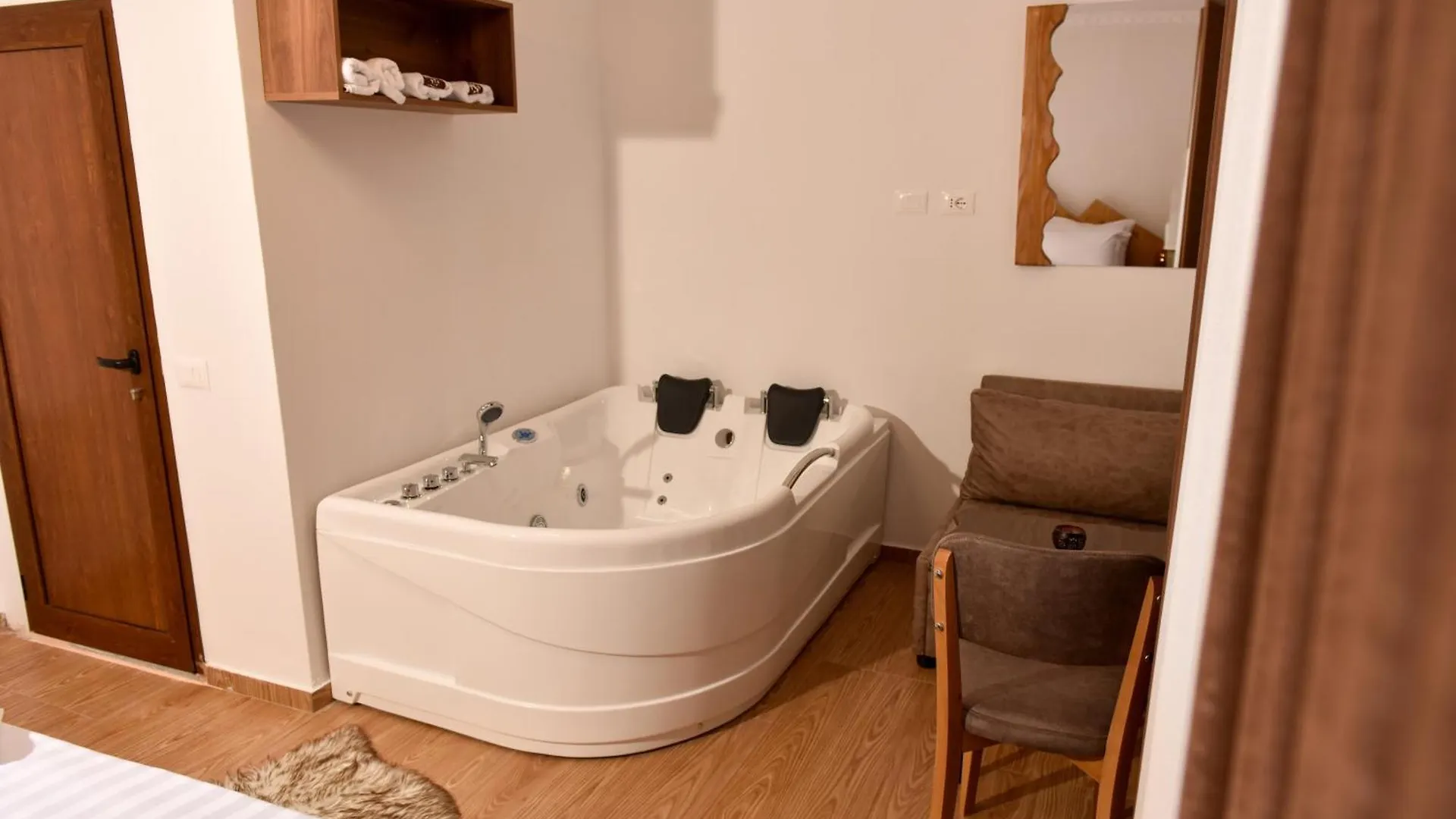 ***  Hotel Zallina Theth Albanie